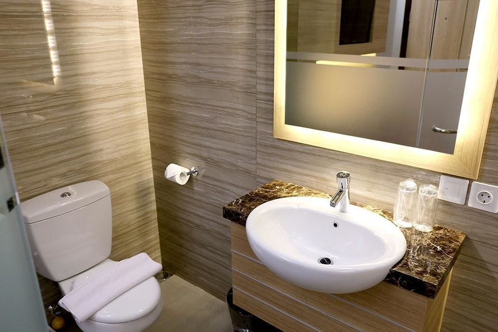 Grand Citihub Hotel at Panakkukang 13/15