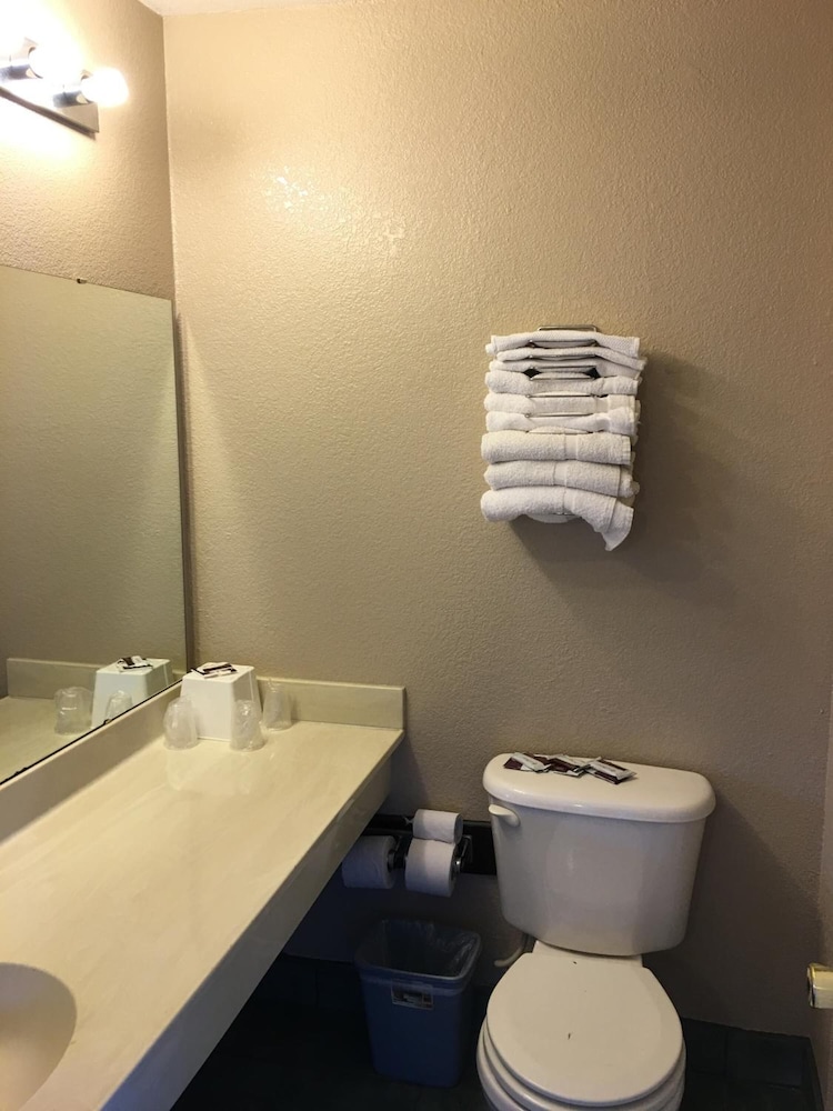 Applegate Inn 17/35