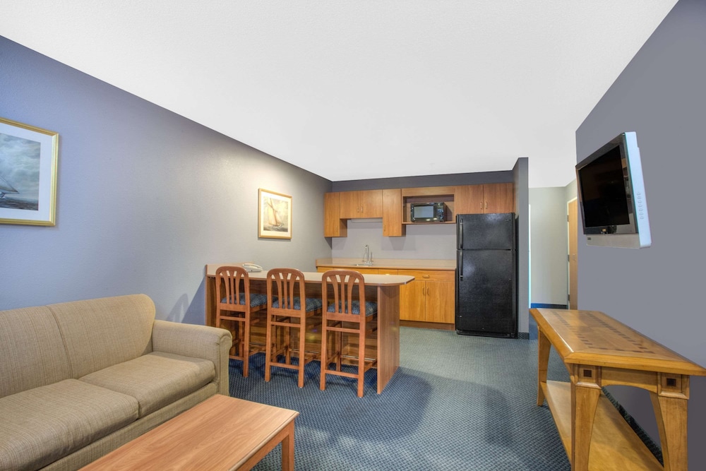 Microtel Inn And Suites Dover 24/35