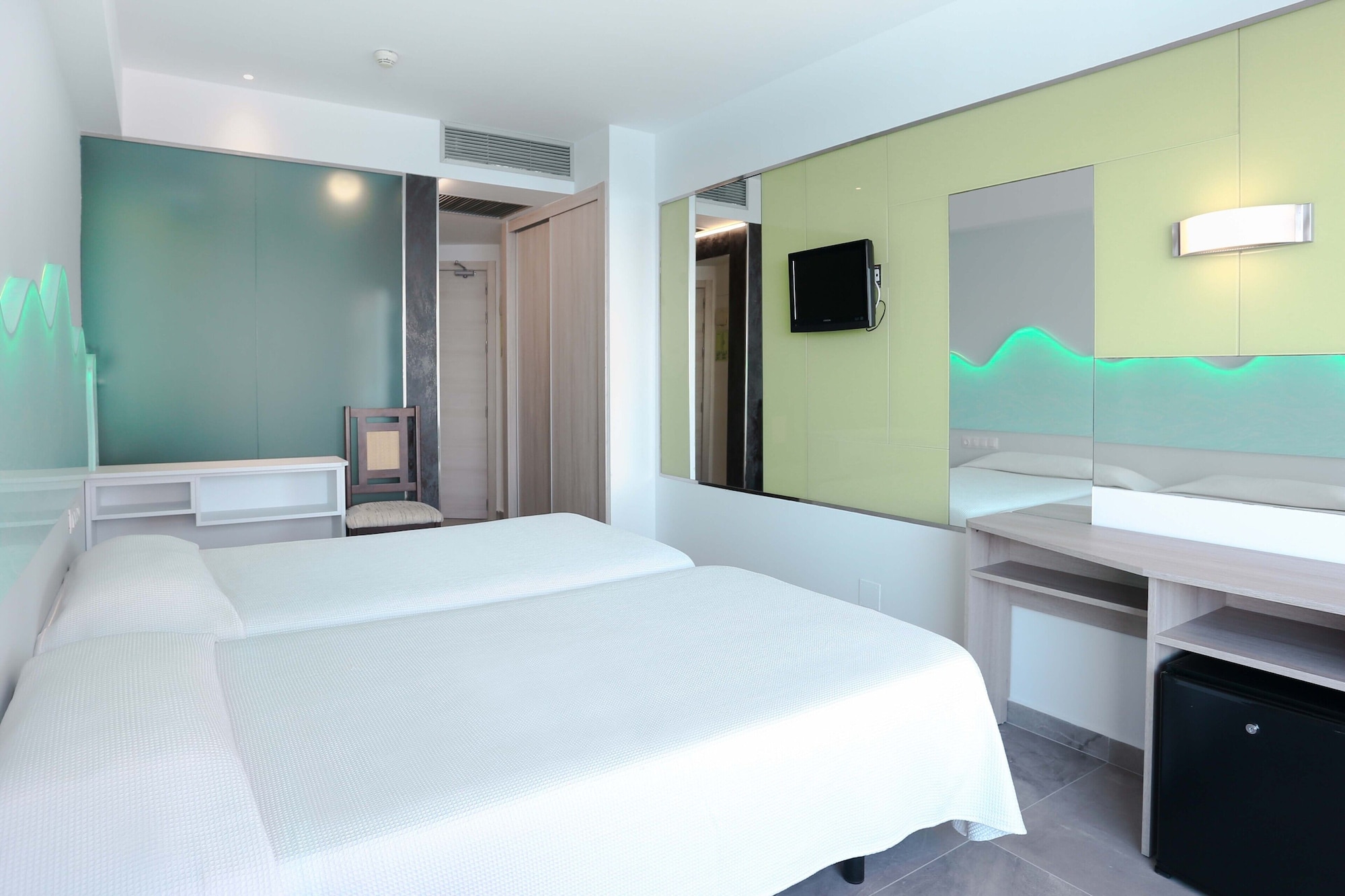 ROOM, TRIPLE, SEA VIEW, BALCONY