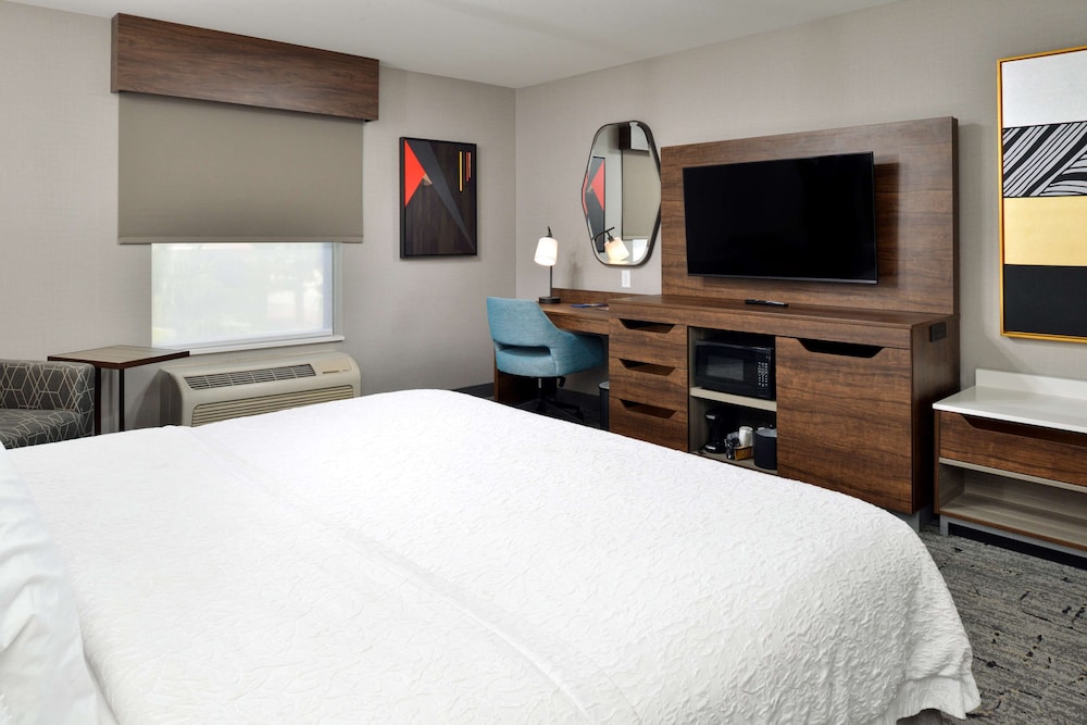 ROOM, KING BED, ACCESSIBLE