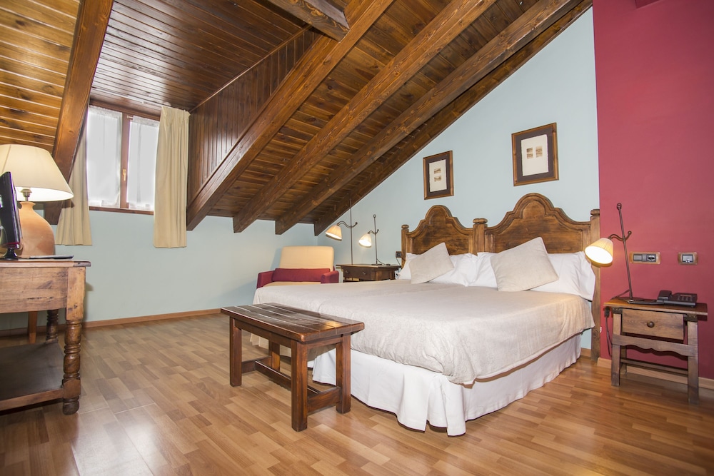 HOTEL CASA CORNEL 11/31