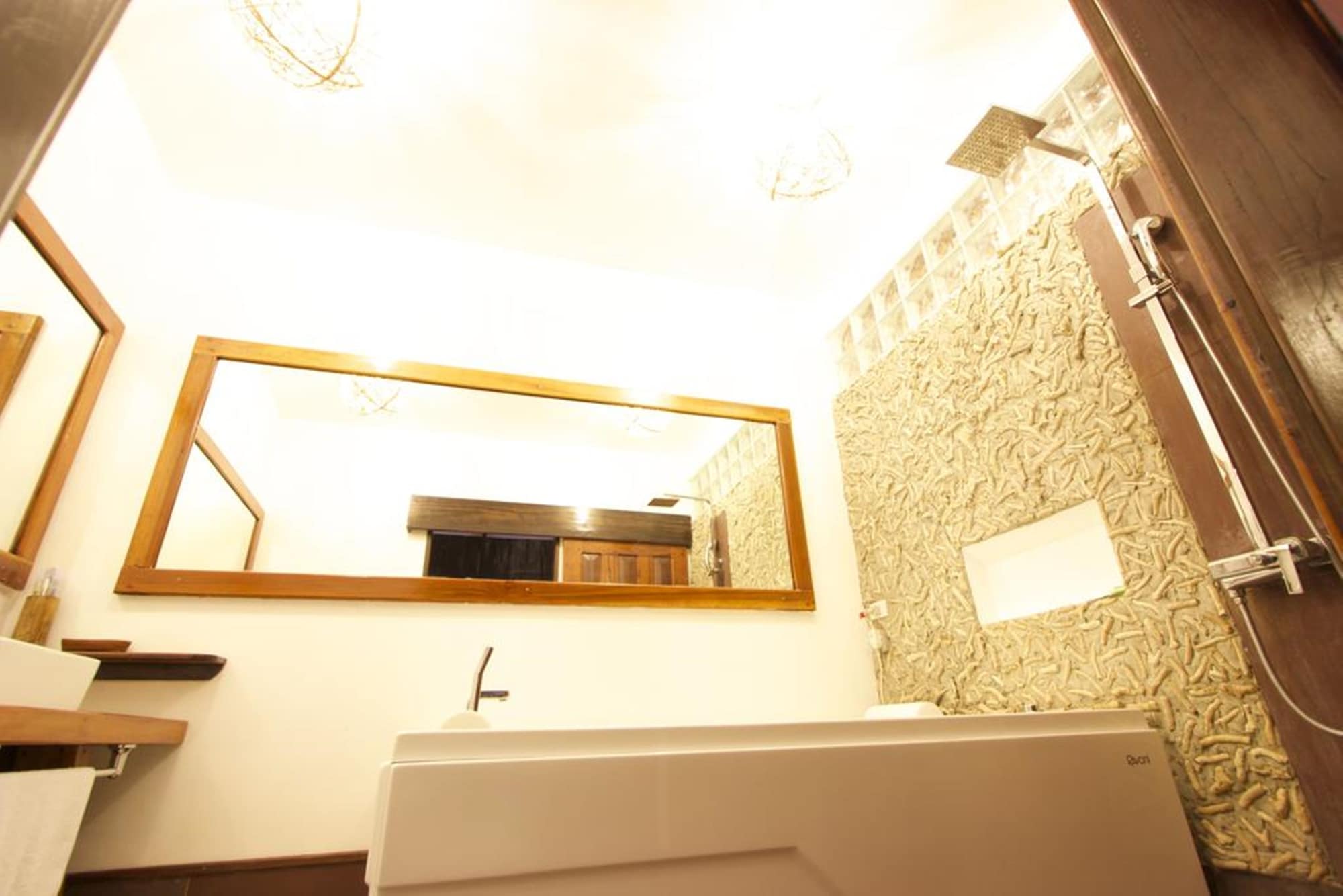 2 Bedrooms, Villa, 1 Double and 2 Queen Beds, Garden View، Ocean 101 Beach Resort 10/10