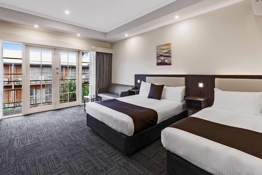 Upgrade, 1 Queen and 1 Single Bed