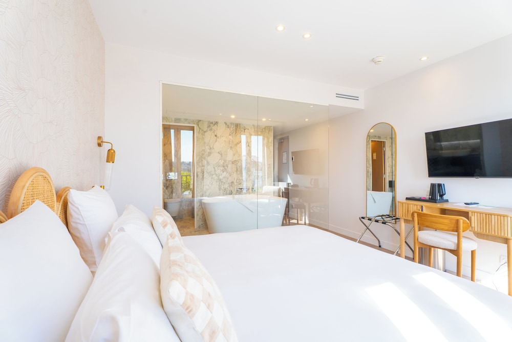 PRESTIGE, FAMILY, SUITE