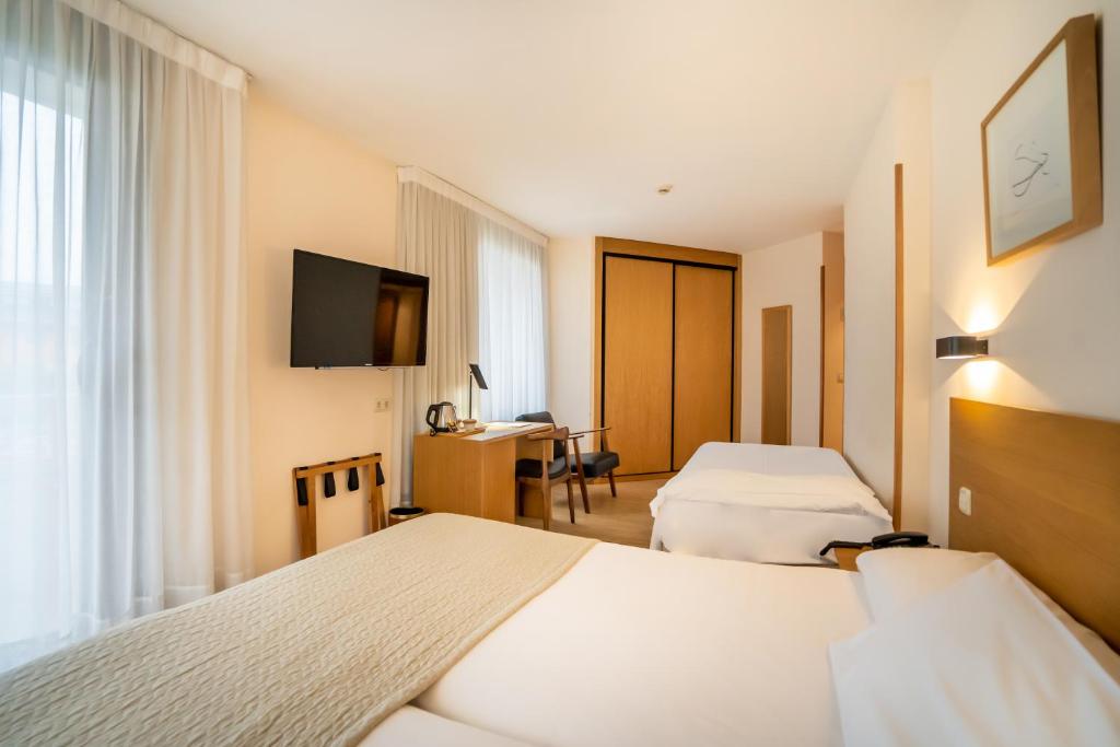 Room, Triple, Terrace, Gran Hotel Victoria 2/6