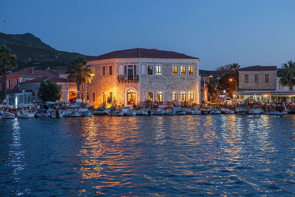 La Petra Hotel 30/40