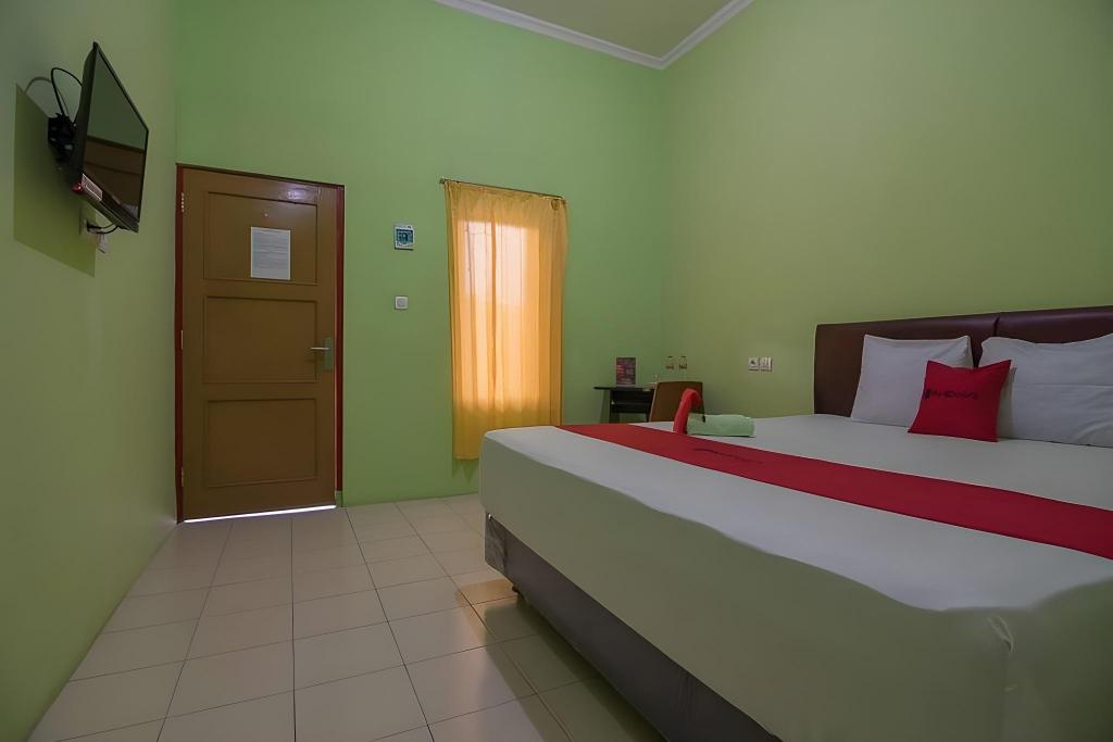 RedDoorz near Kampus UMP Purwokerto 11/44