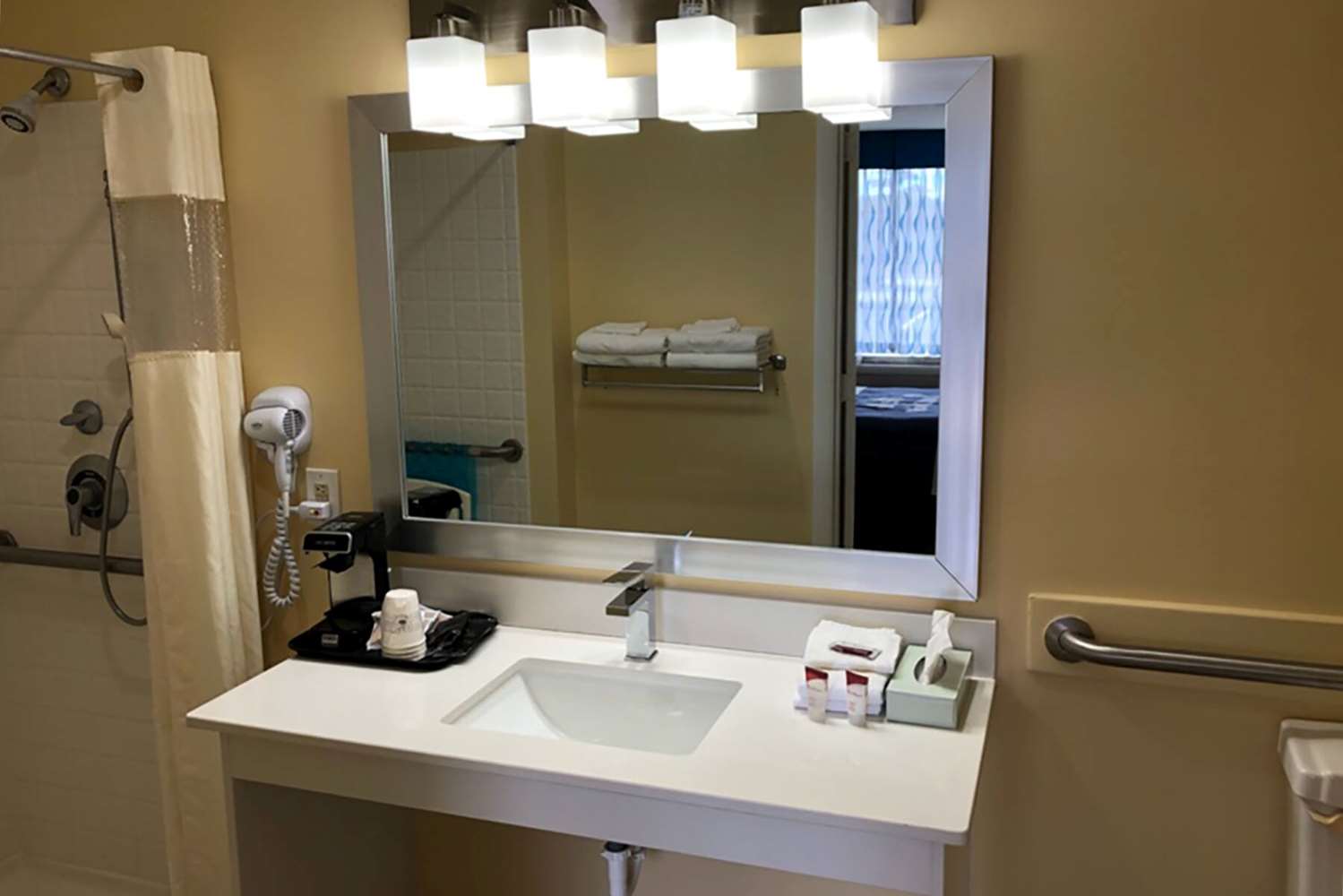 Days Inn by Wyndham Cape Carteret near Emerald Isle 11/13