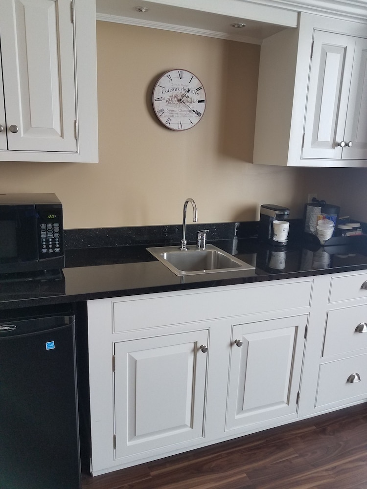 Best Western Plus Dutch Haus Inn And Suites 12/48