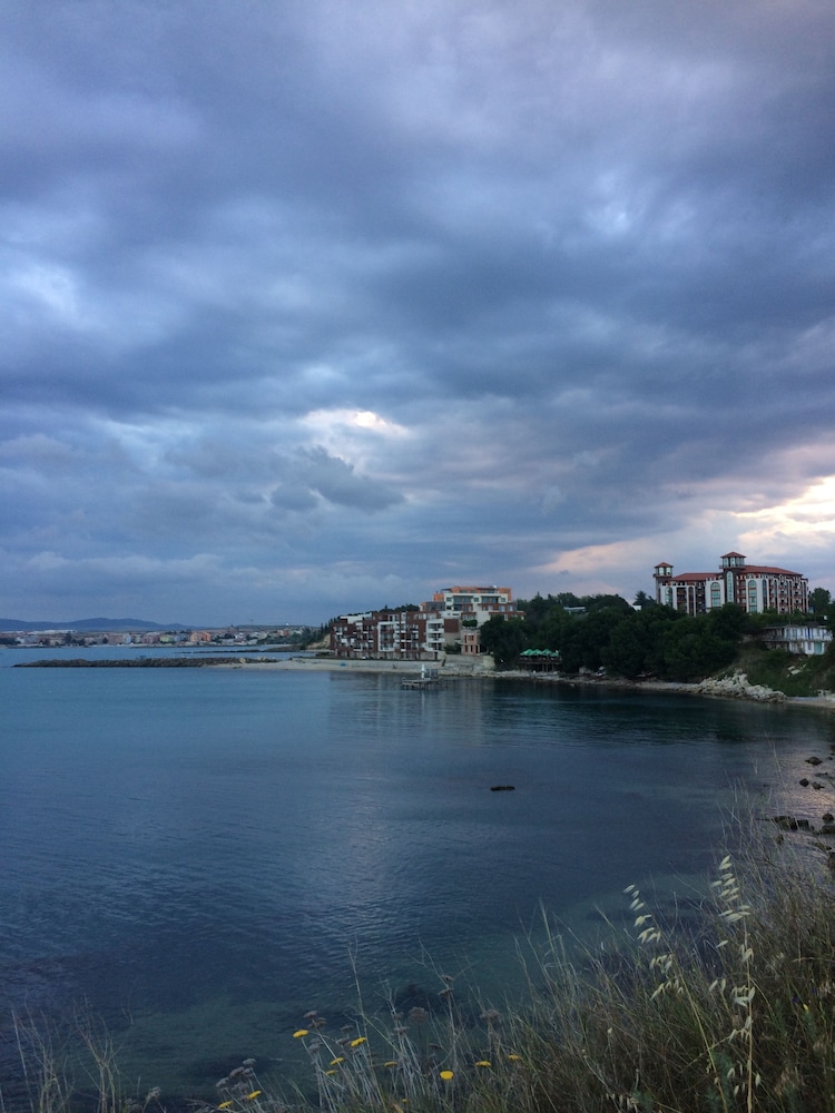Chateau Del Marina Complex Apartments 15/20