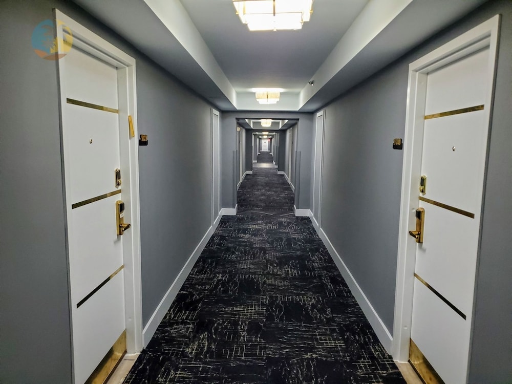The Alexander All Suite Oceanfront Resort 6/50