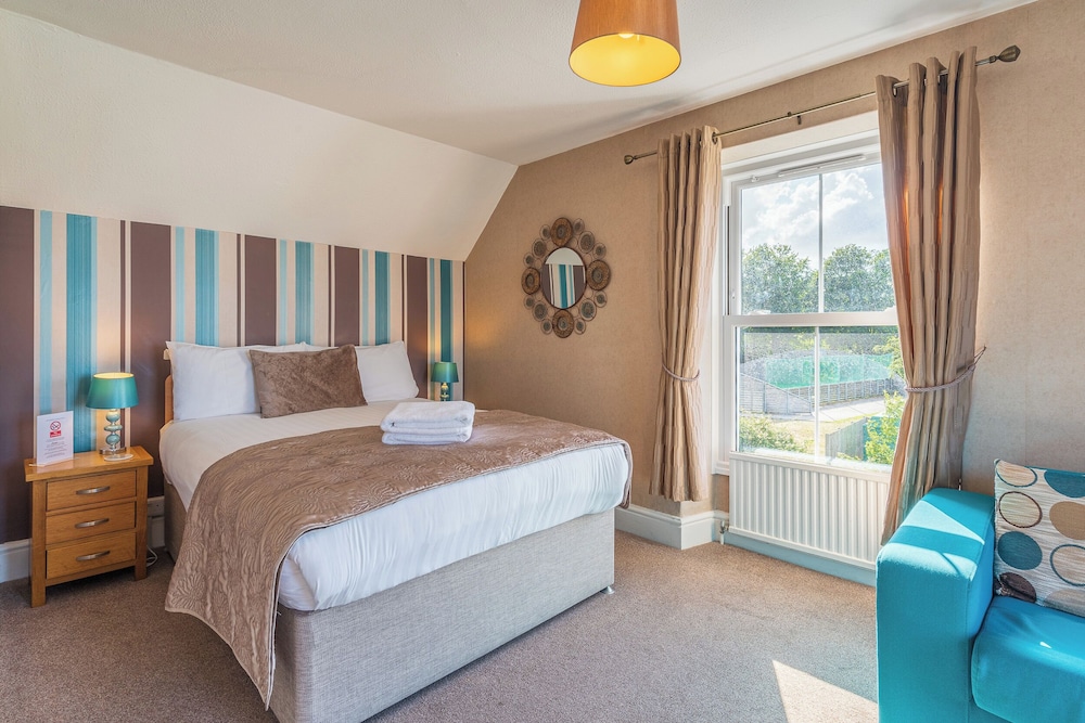 Highcliffe Hotel 8/48