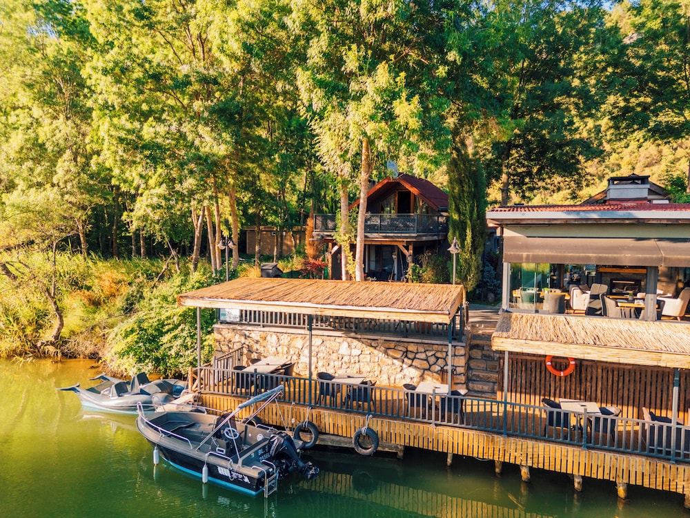Antik River House 43/48