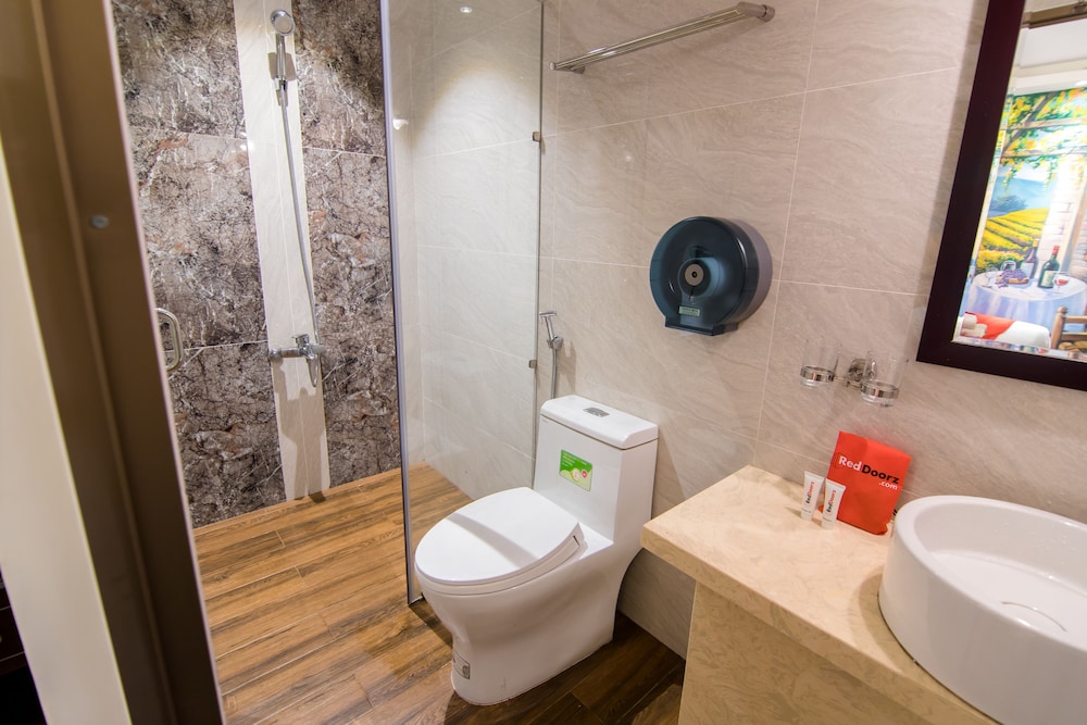 Reddoorz Plus Near Ba Chieu Market 24/24