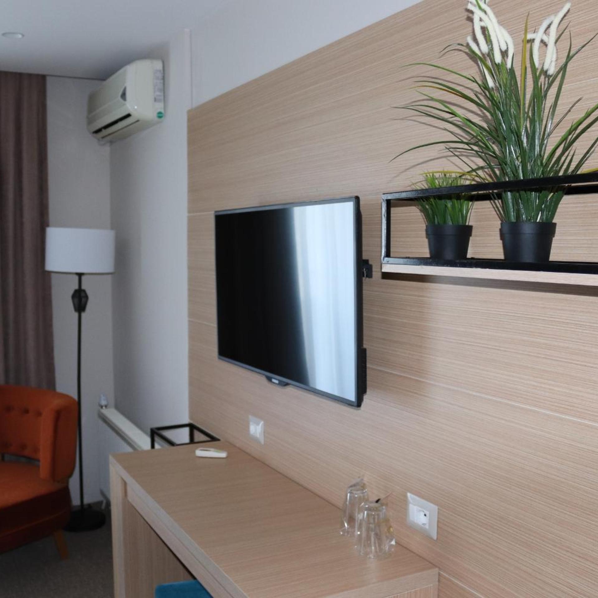Perla Hotel 10/61