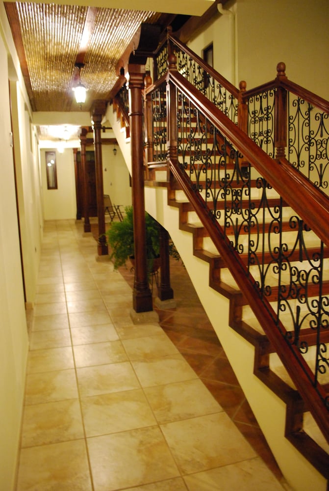 El Almirante Hotel 42/47