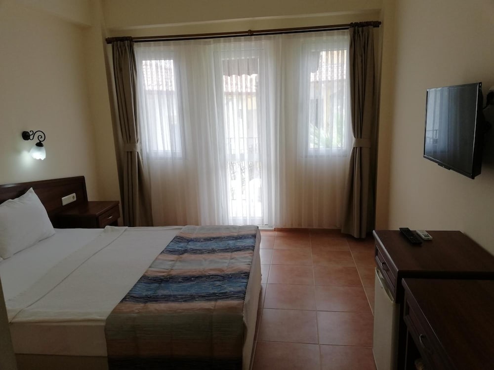 Karbel Beach Hotel 8/40