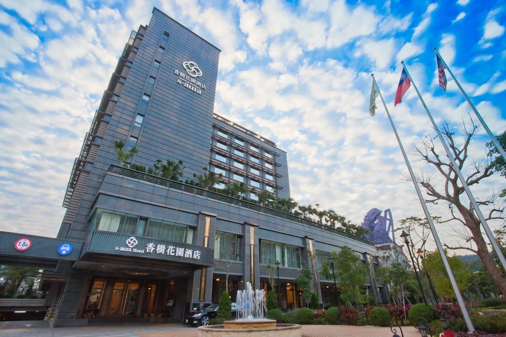 S Aura Hotel 4/50