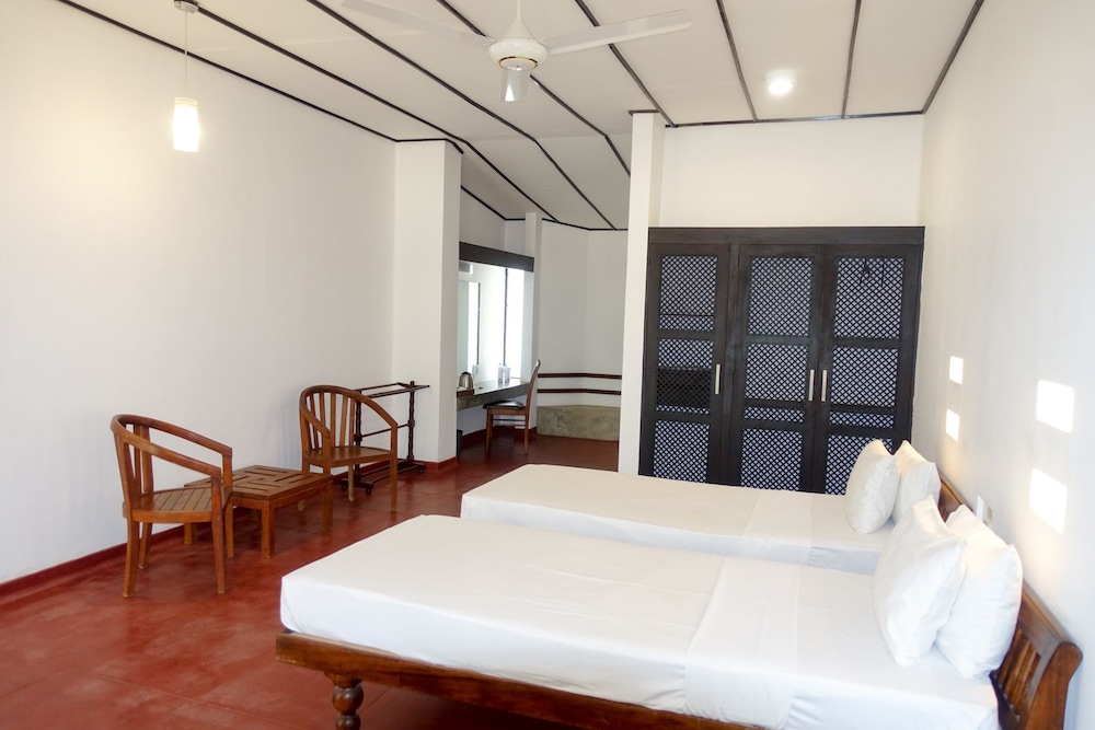 Nilaveli Beach Hotel 7/50