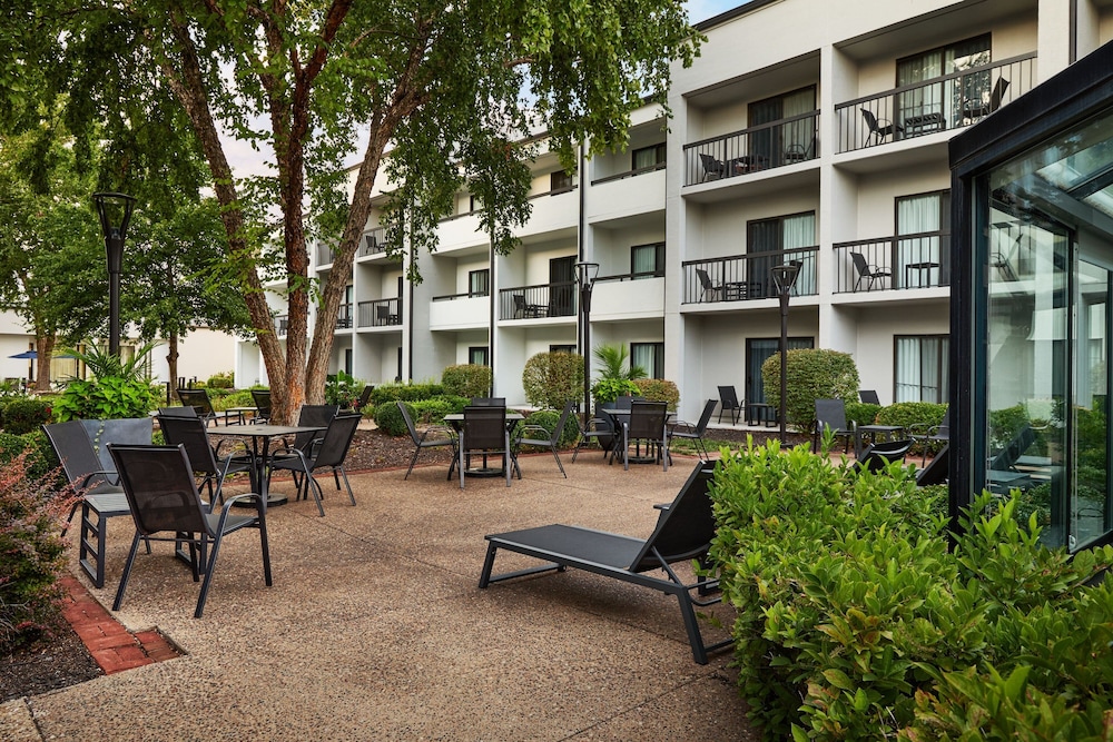 Courtyard by Marriott Kansas City Overland Park/Metcalf, South of College Boulevard 53/56