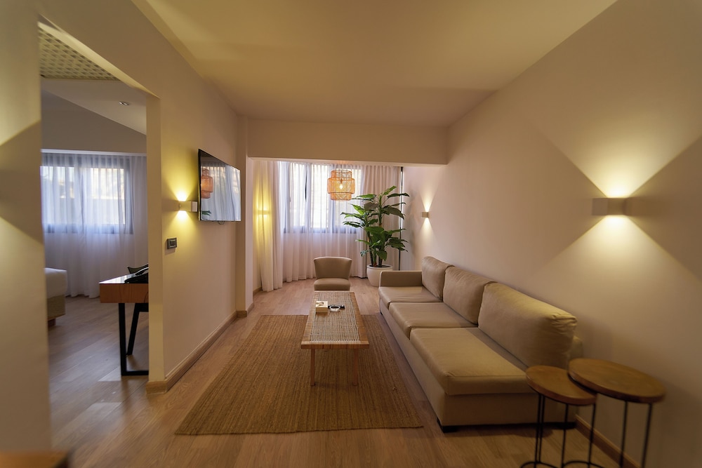 New President Hotel 27/43