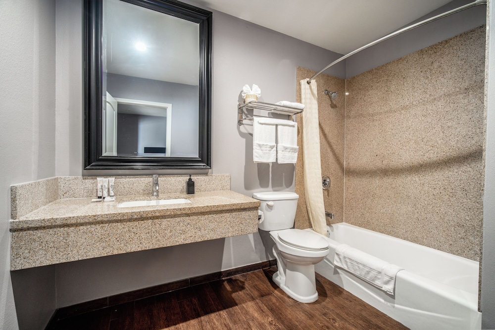 LYFE INN & SUITES by AGA - LAX Airport 58/60
