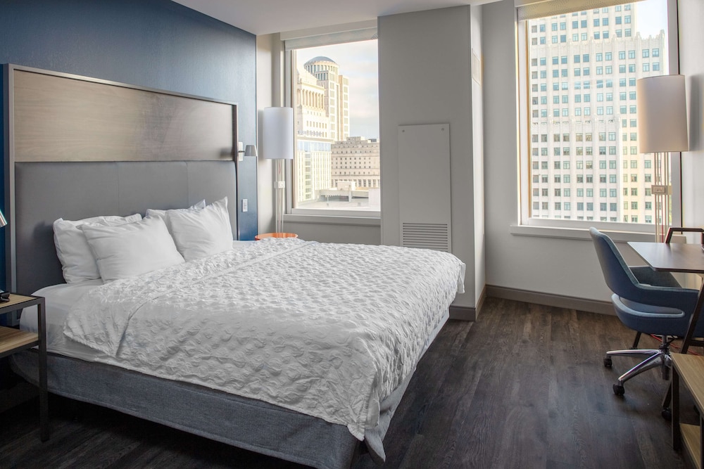 ROOM, KING BED