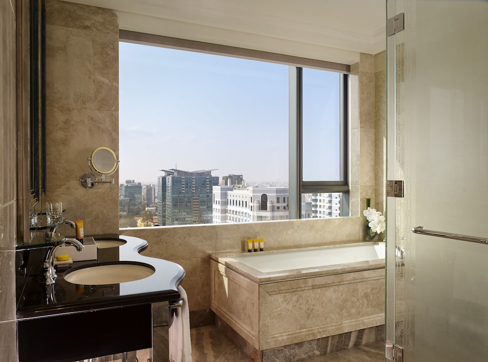 The Reverie Saigon Residential Suites 16/76
