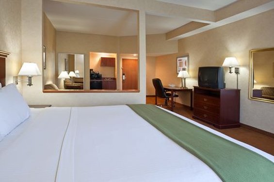 Holiday Inn Express Tiffin 11/24