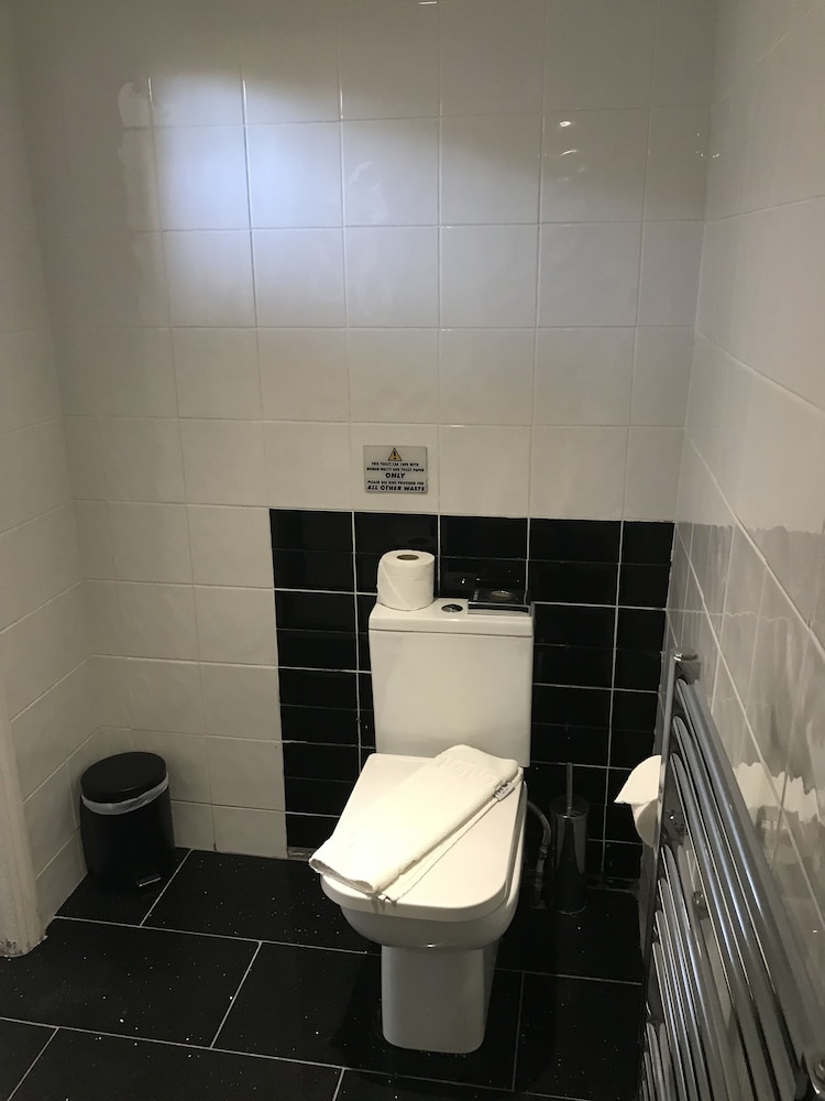 Kempfield House Hotel 47/50