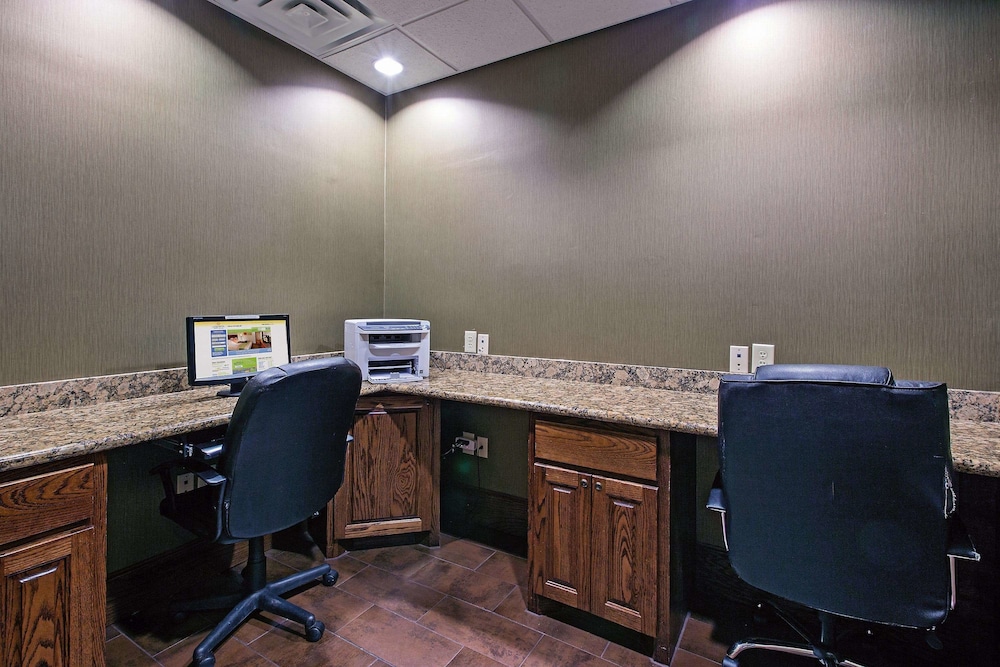 La Quinta Inn & Suites by Wyndham Fort Worth NE Mall 47/52