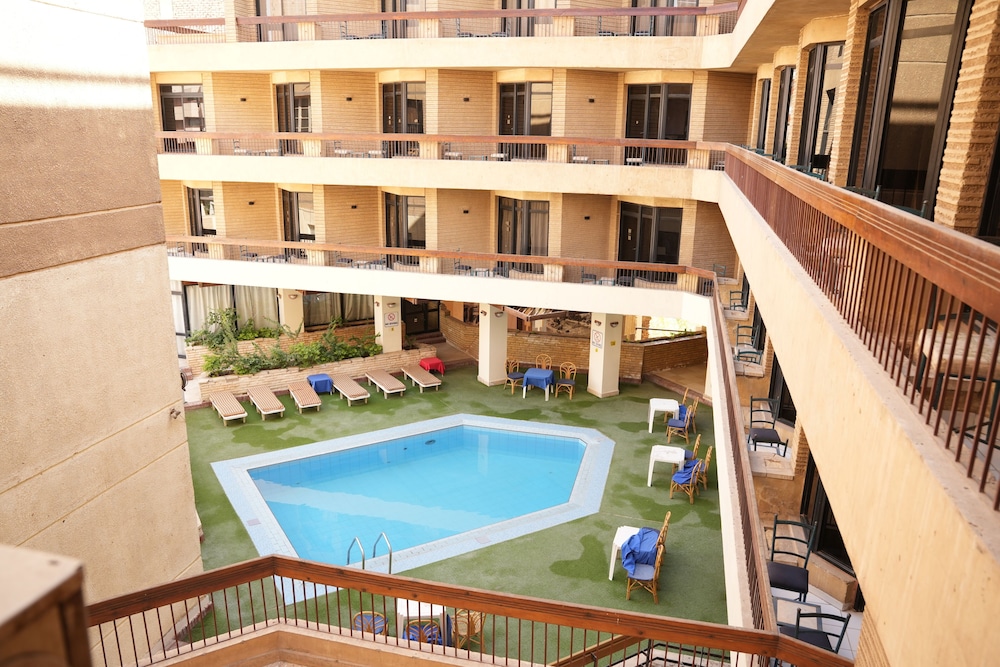 Gaddis Hotel Suites and Apartments 48/75
