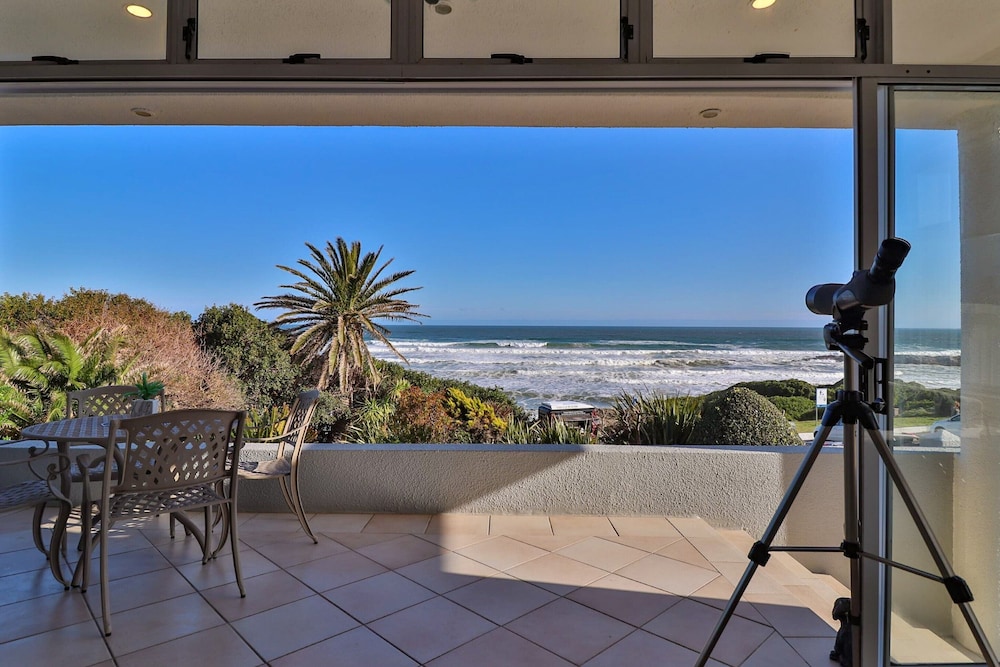 Hermanus Beachfront Lodge 32/43