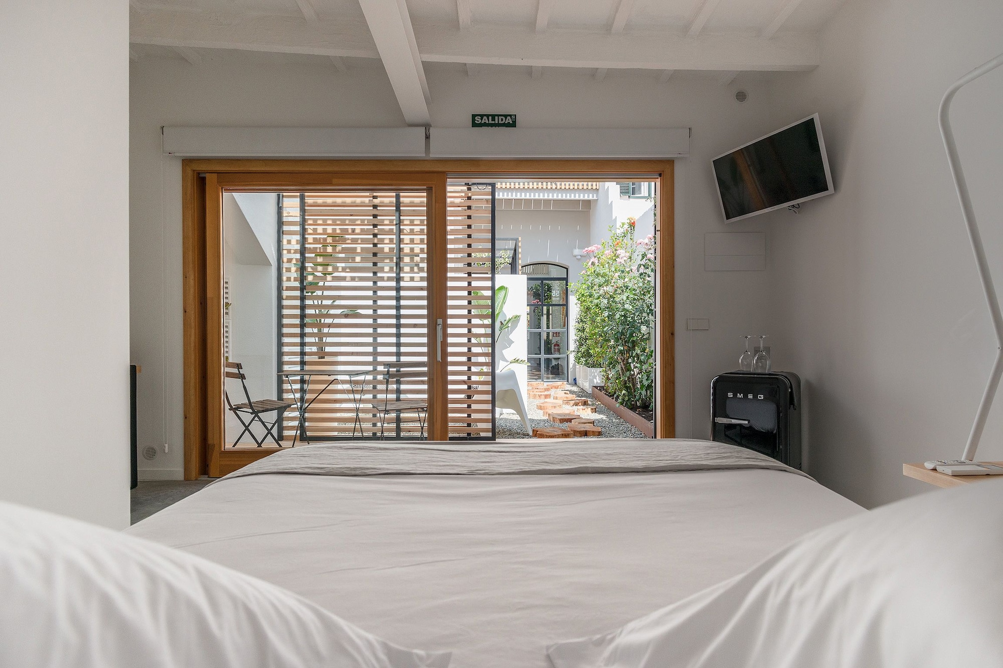 ROOM, DOUBLE BED