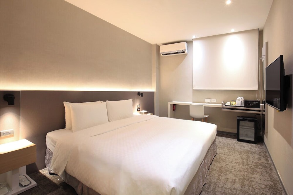 ROOM, KING BED