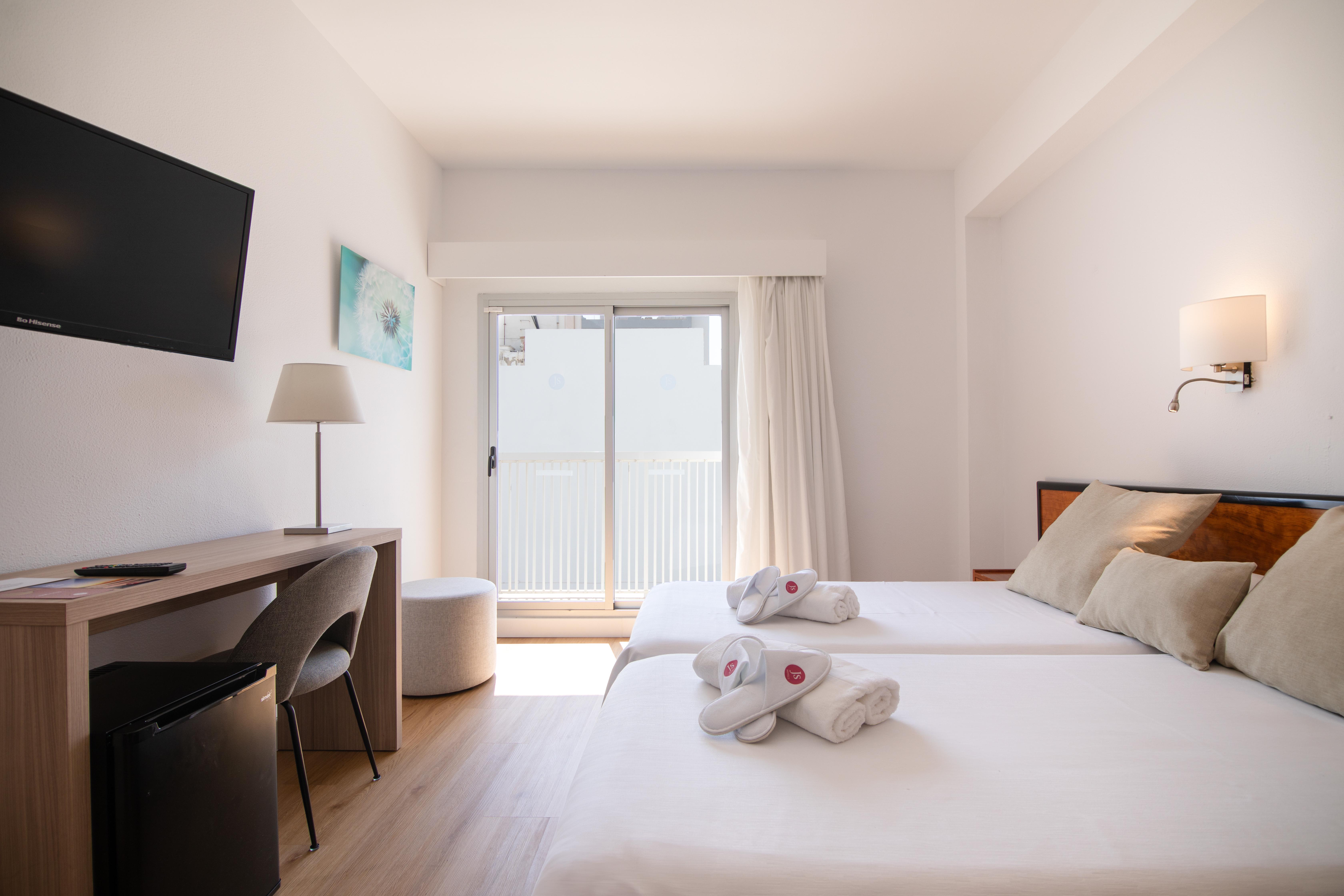 Standard, Double Bed, Side Sea View, Balcony or Terrace