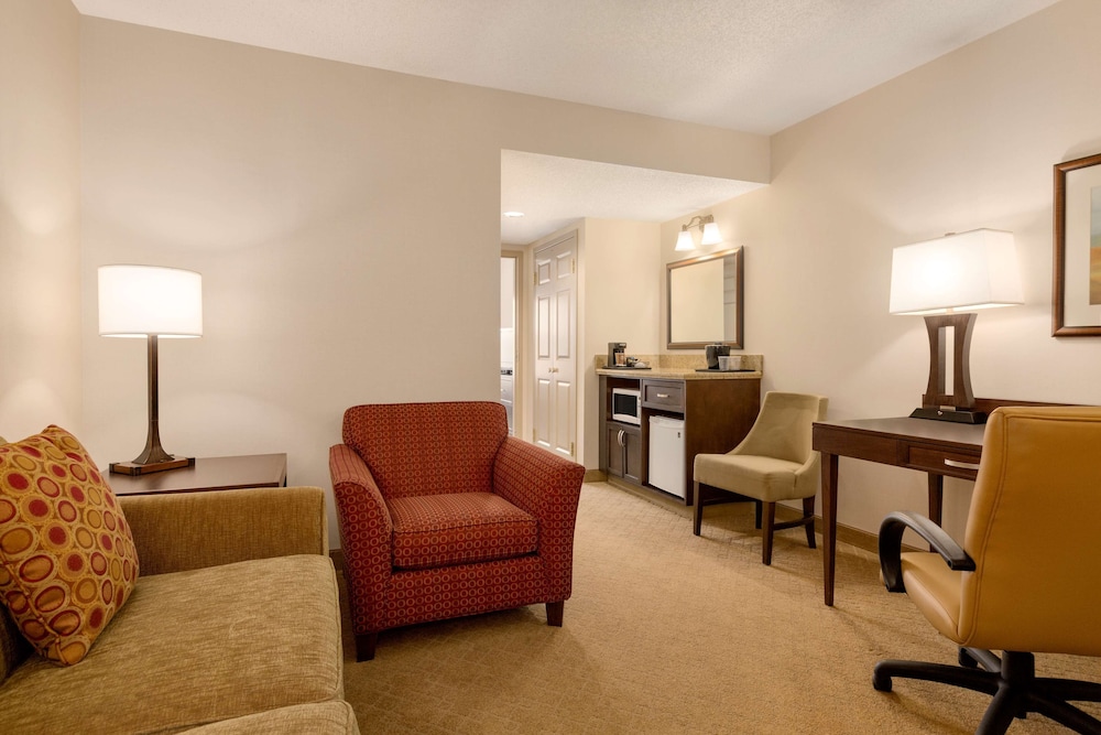 Country Inn & Suites by Radisson, Calgary-Northeast 25/35