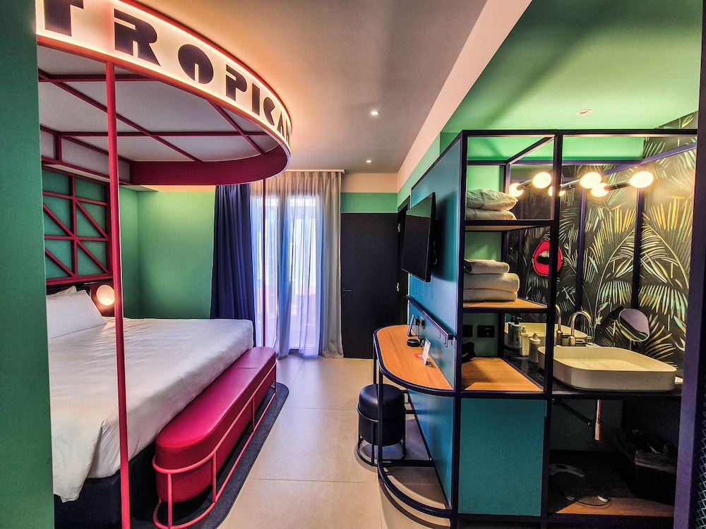 Demo Hotel Design Emotion 12/50