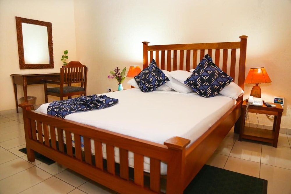 Coconut Grove Regency Hotel 20/66