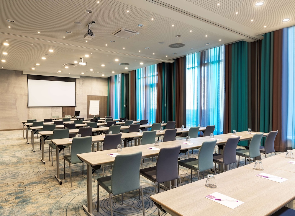 Hyatt Place Frankfurt Airport 69/75