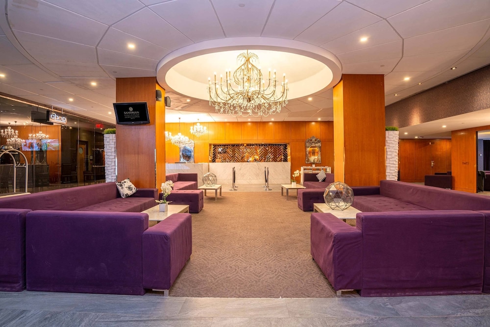 Sandman Signature Edmonton Downtown Hotel 11/46