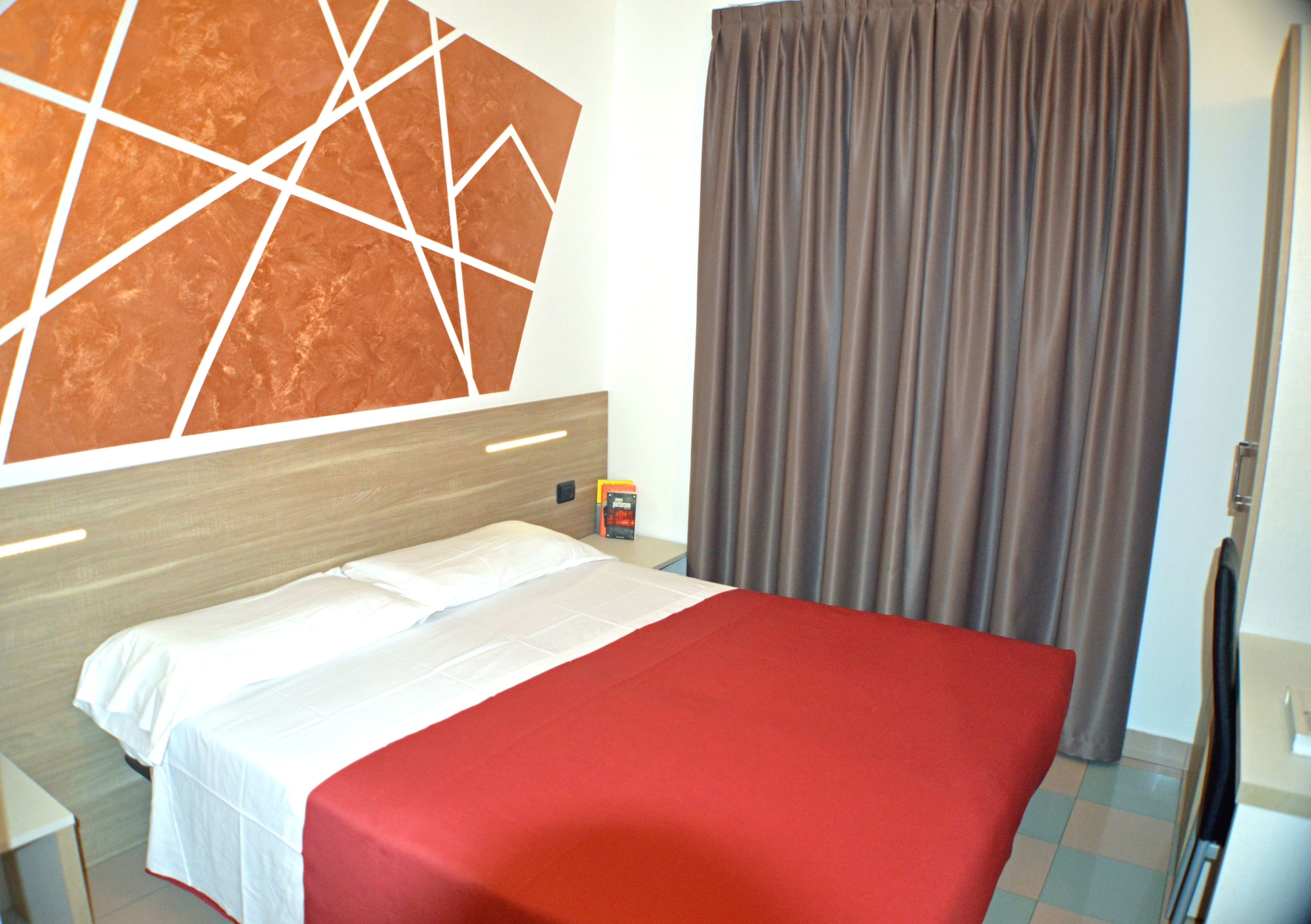 ROOM, DOUBLE BED