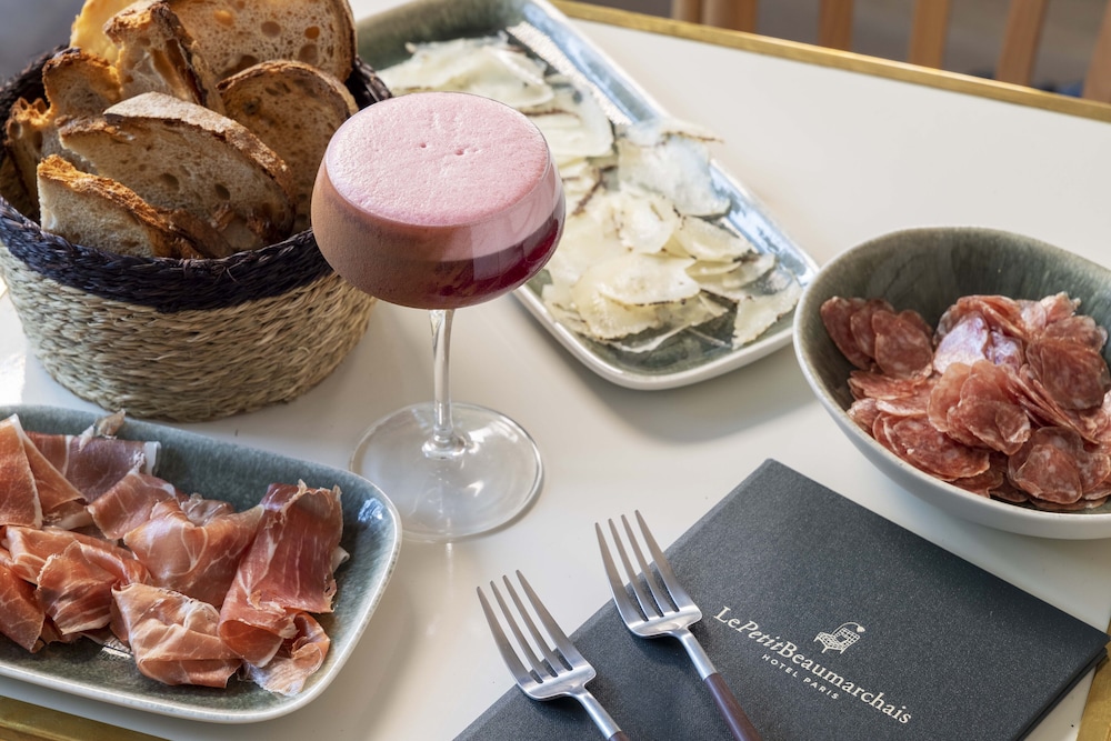 Le Petit Beaumarchais Hotel & Spa 26/48