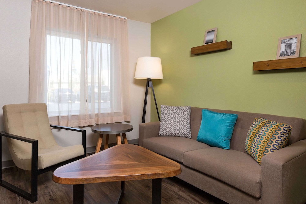 WoodSpring Suites Houston IAH Airport 36/48