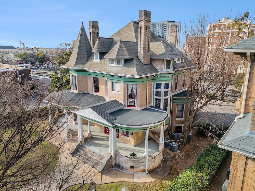 Hassinger Daniels Mansion Bed and Breakfast image