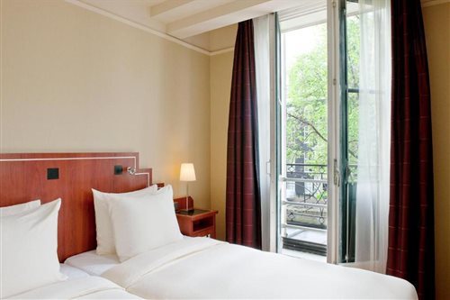 Comfy, Double Bed, Canal View
