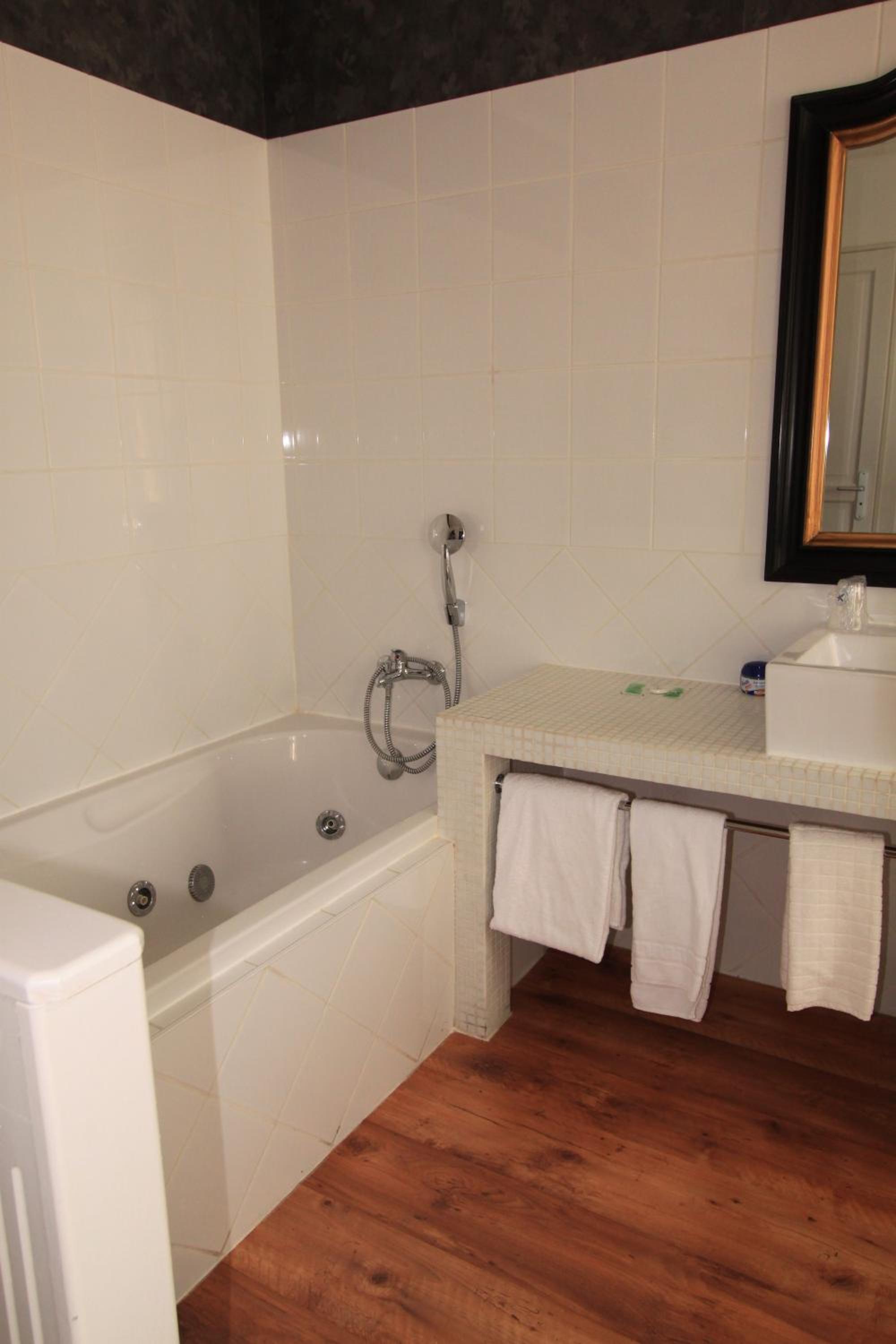 P'TIT DEJ-HOTEL MARTIGUES LE 5 57/57