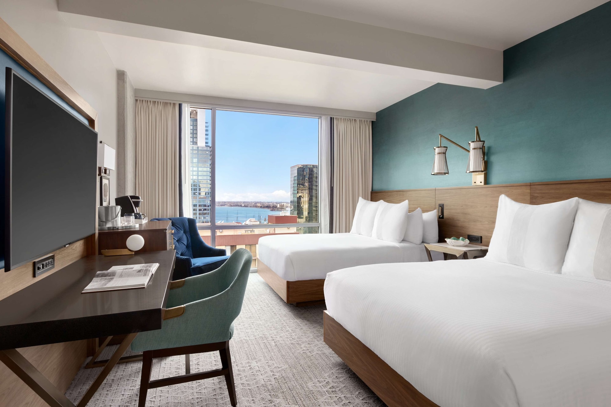 ROOM, 2 QUEEN BEDS, BATHTUB