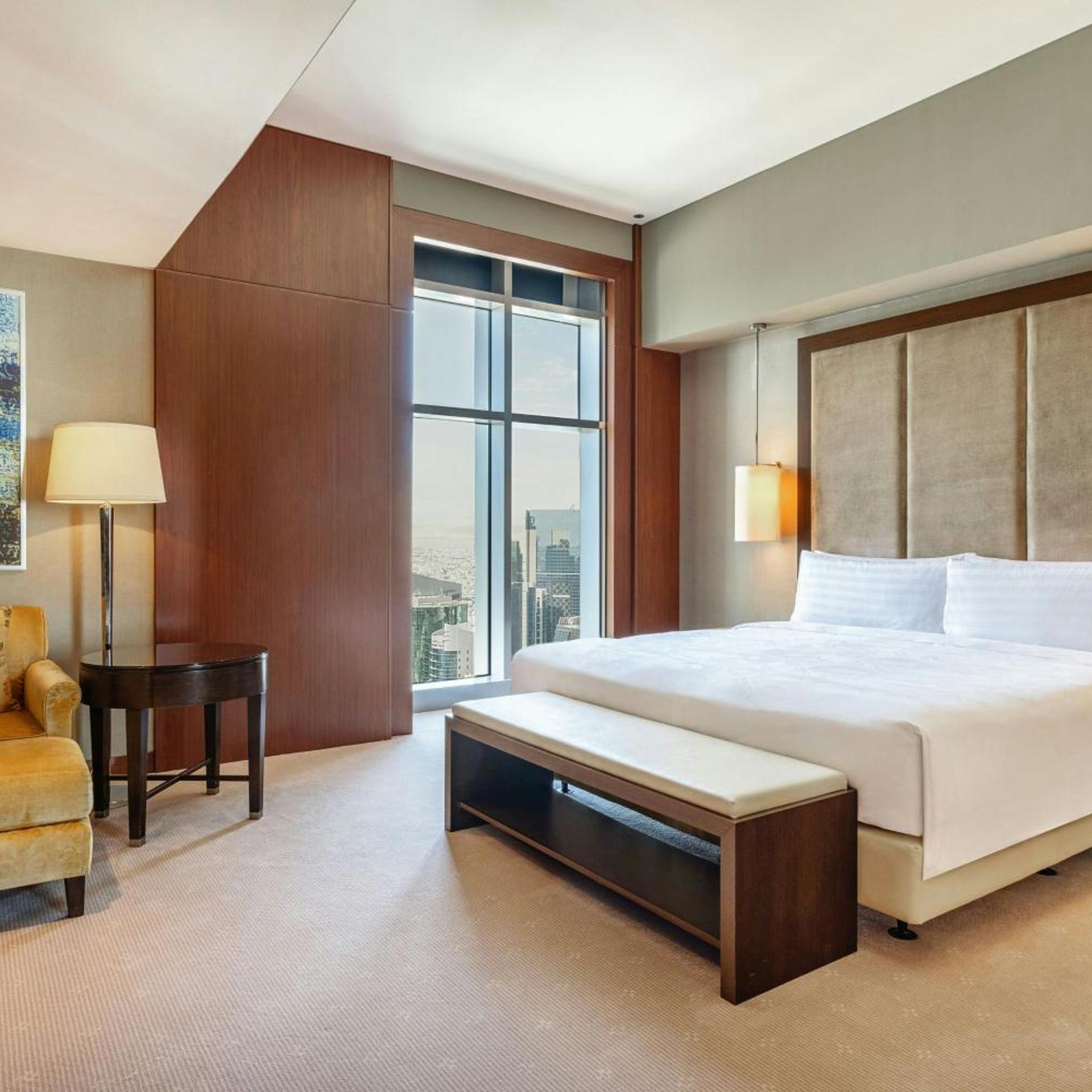 1 Bedroom, Suite, King Bed, Executive Lounge Access, High Floor